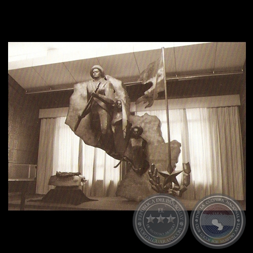 LA FAMILIA PARAGUAYA, 1965/1966 - Escultura de HERMANN GUGGIARI